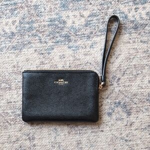 NWOT Coach Corner Zip Wristlet Black